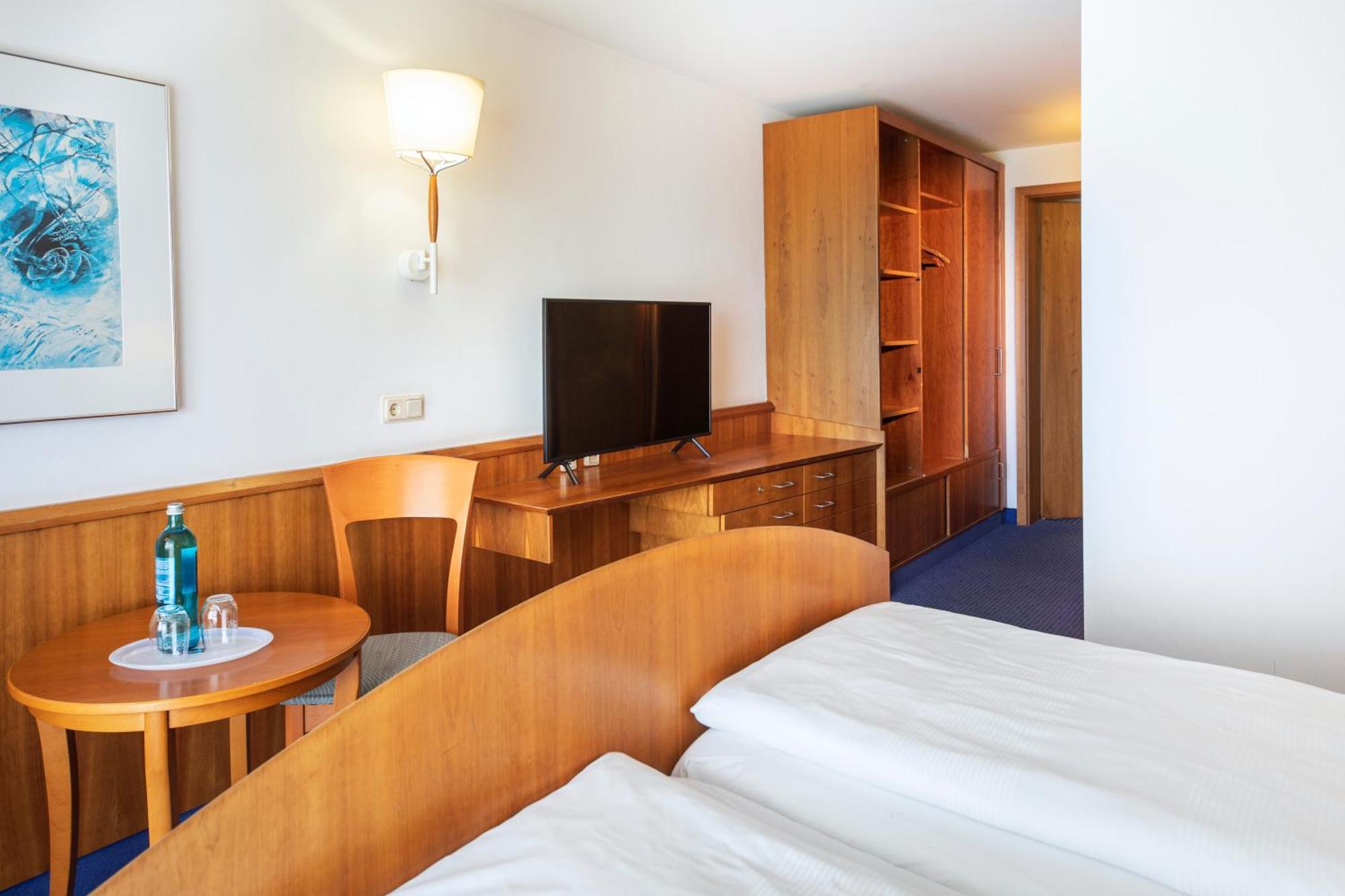Roomingtons Karoli ヴァルトキルヒェン エクステリア 写真