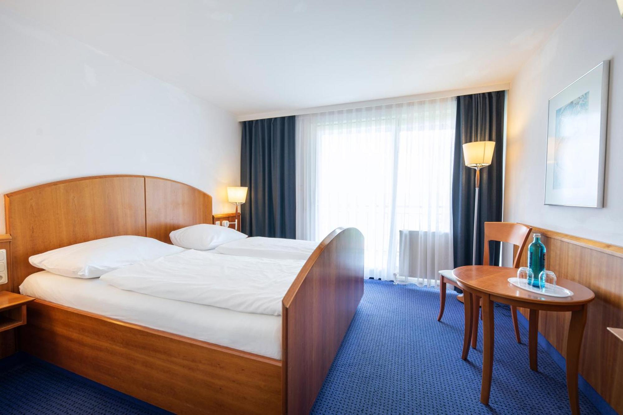 Roomingtons Karoli ヴァルトキルヒェン エクステリア 写真