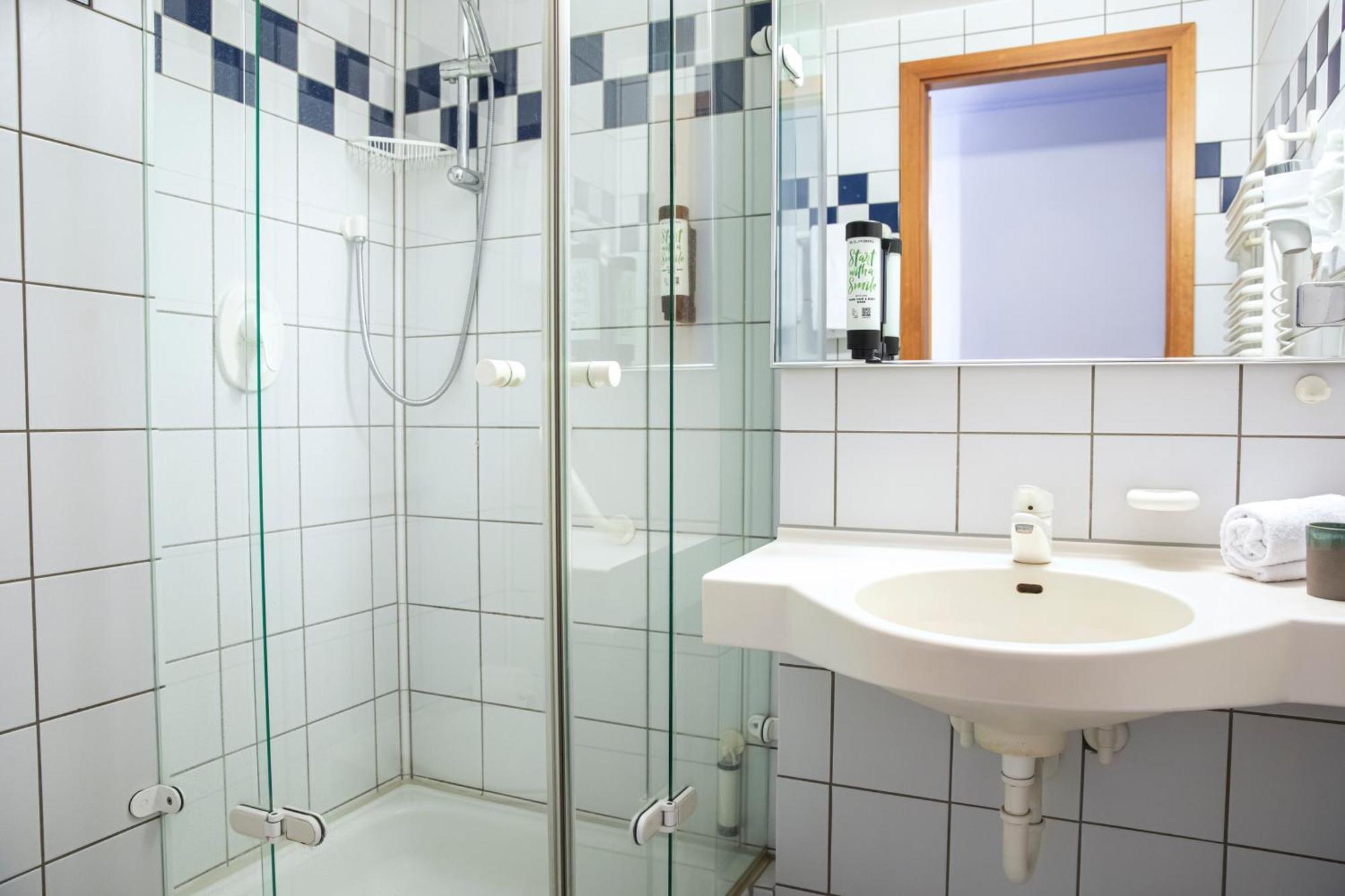 Roomingtons Karoli ヴァルトキルヒェン エクステリア 写真