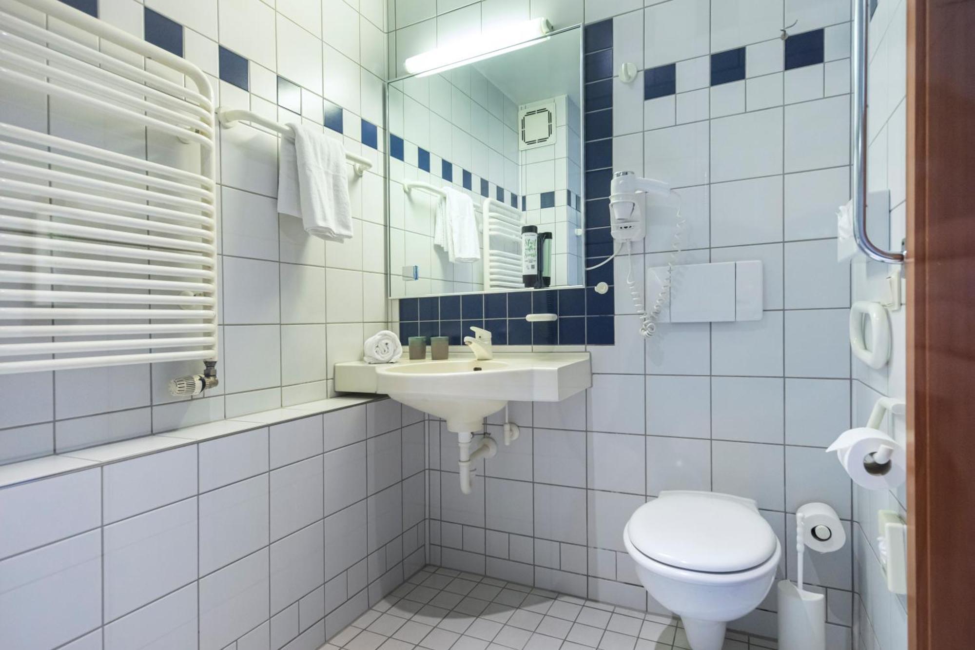 Roomingtons Karoli ヴァルトキルヒェン エクステリア 写真