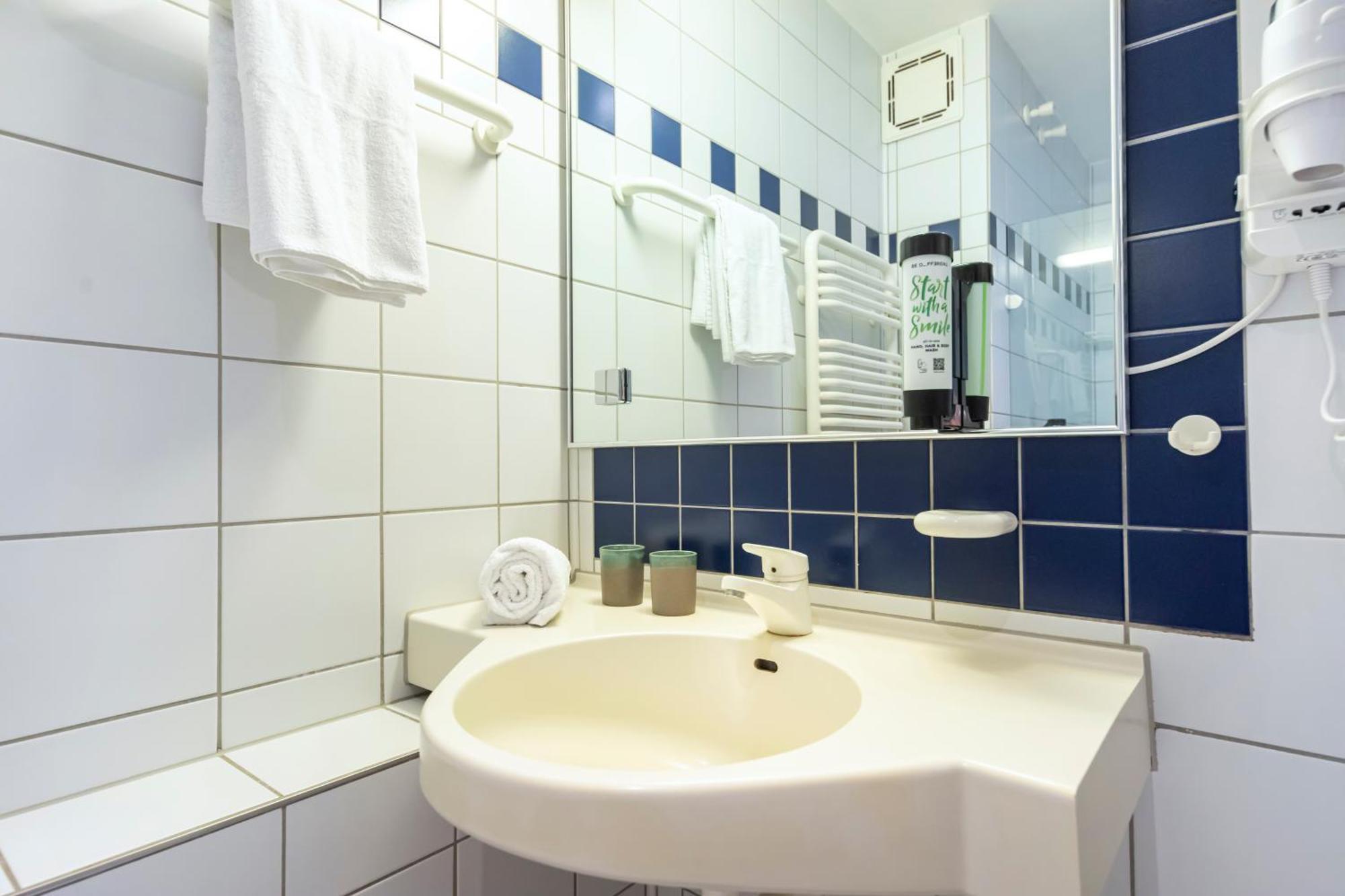 Roomingtons Karoli ヴァルトキルヒェン エクステリア 写真
