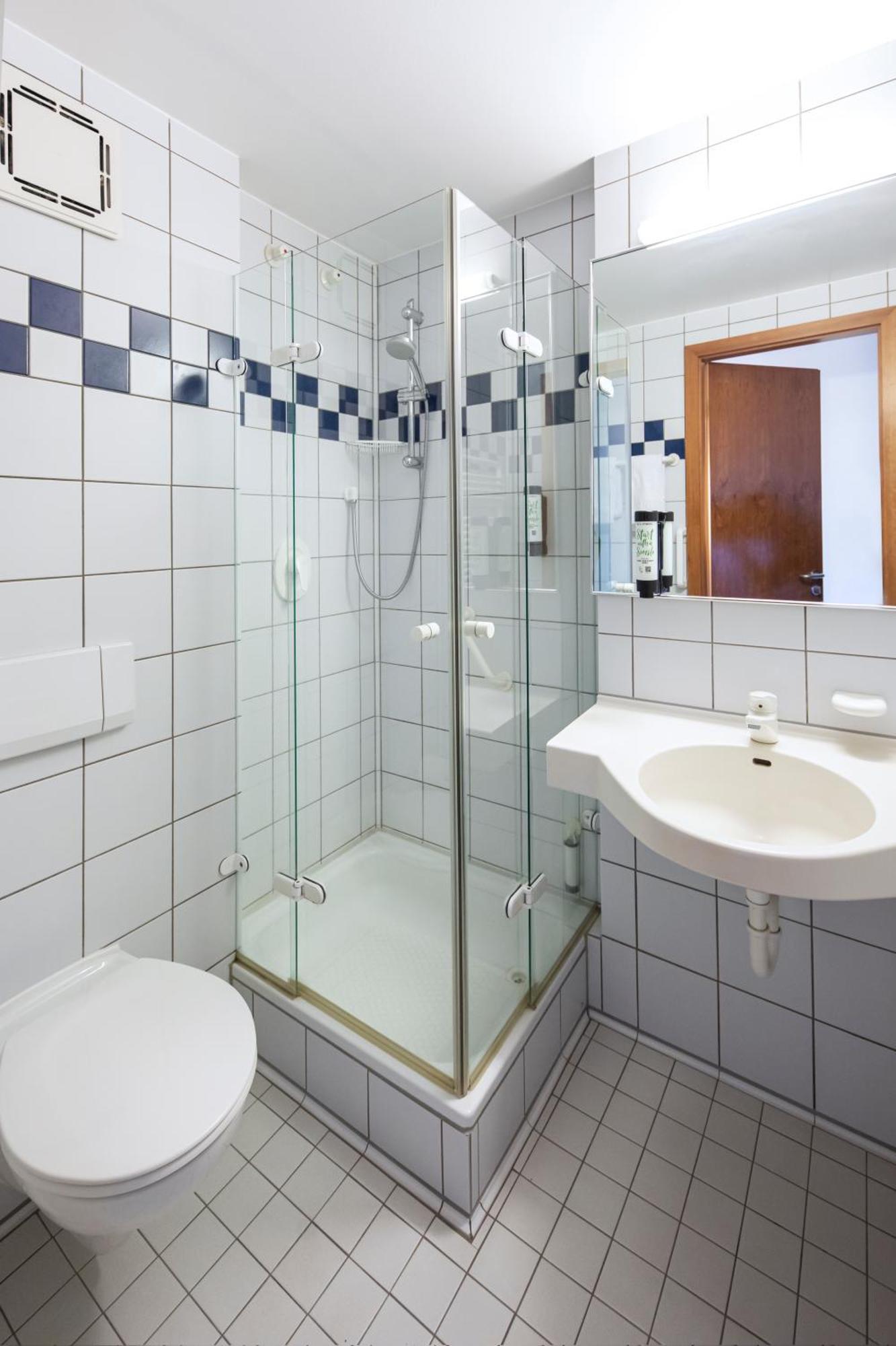 Roomingtons Karoli ヴァルトキルヒェン エクステリア 写真