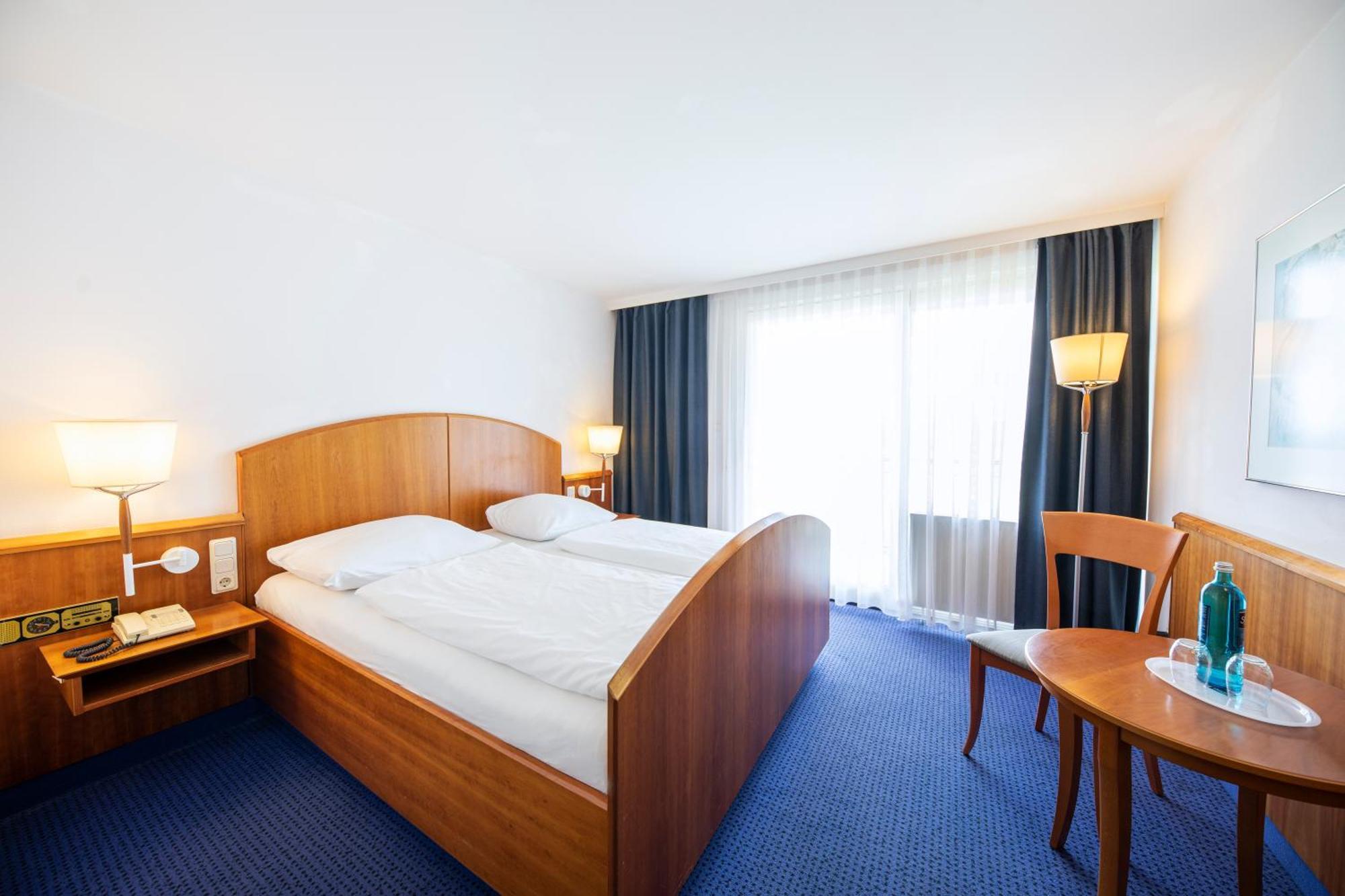 Roomingtons Karoli ヴァルトキルヒェン エクステリア 写真