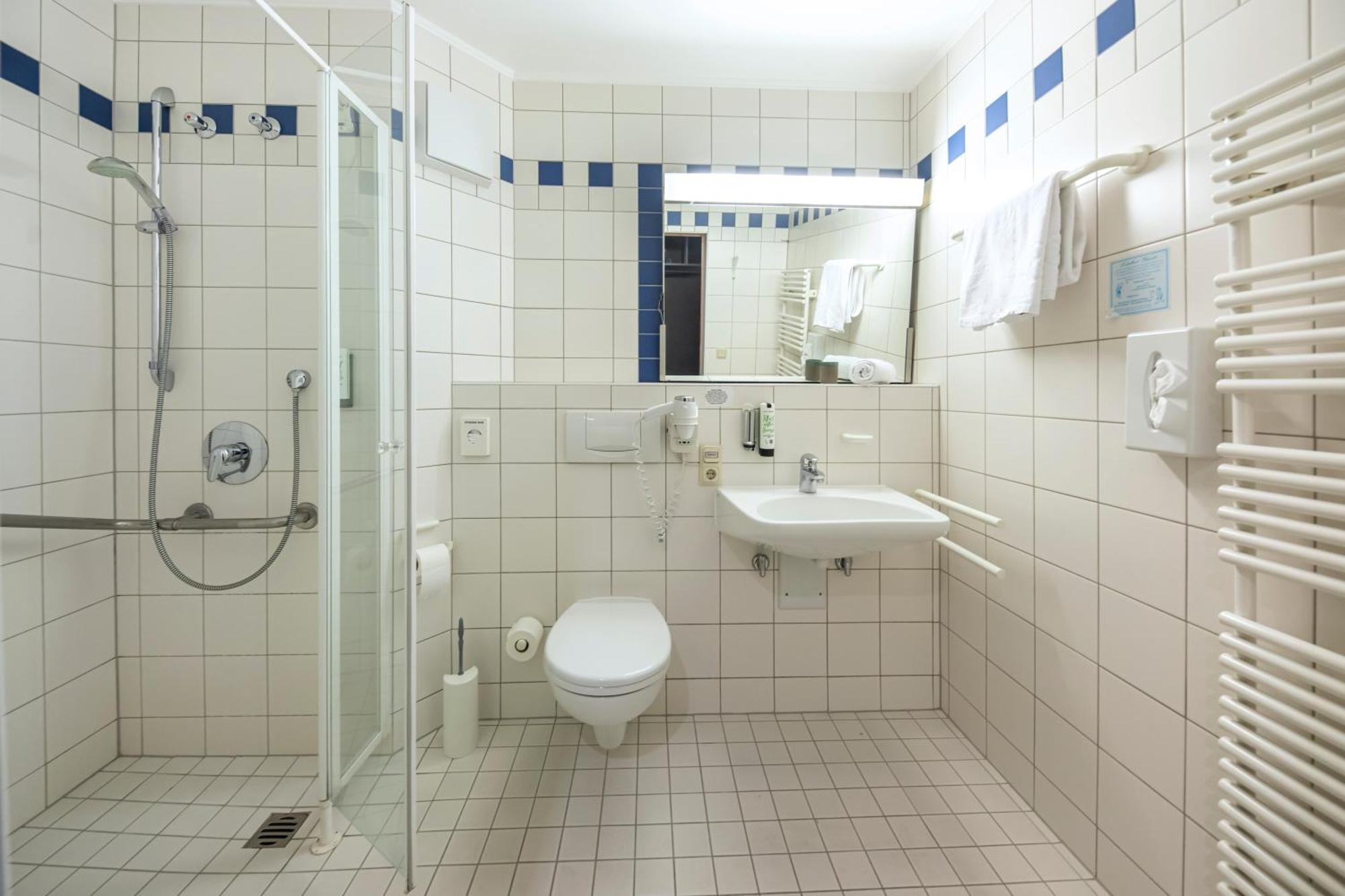 Roomingtons Karoli ヴァルトキルヒェン エクステリア 写真