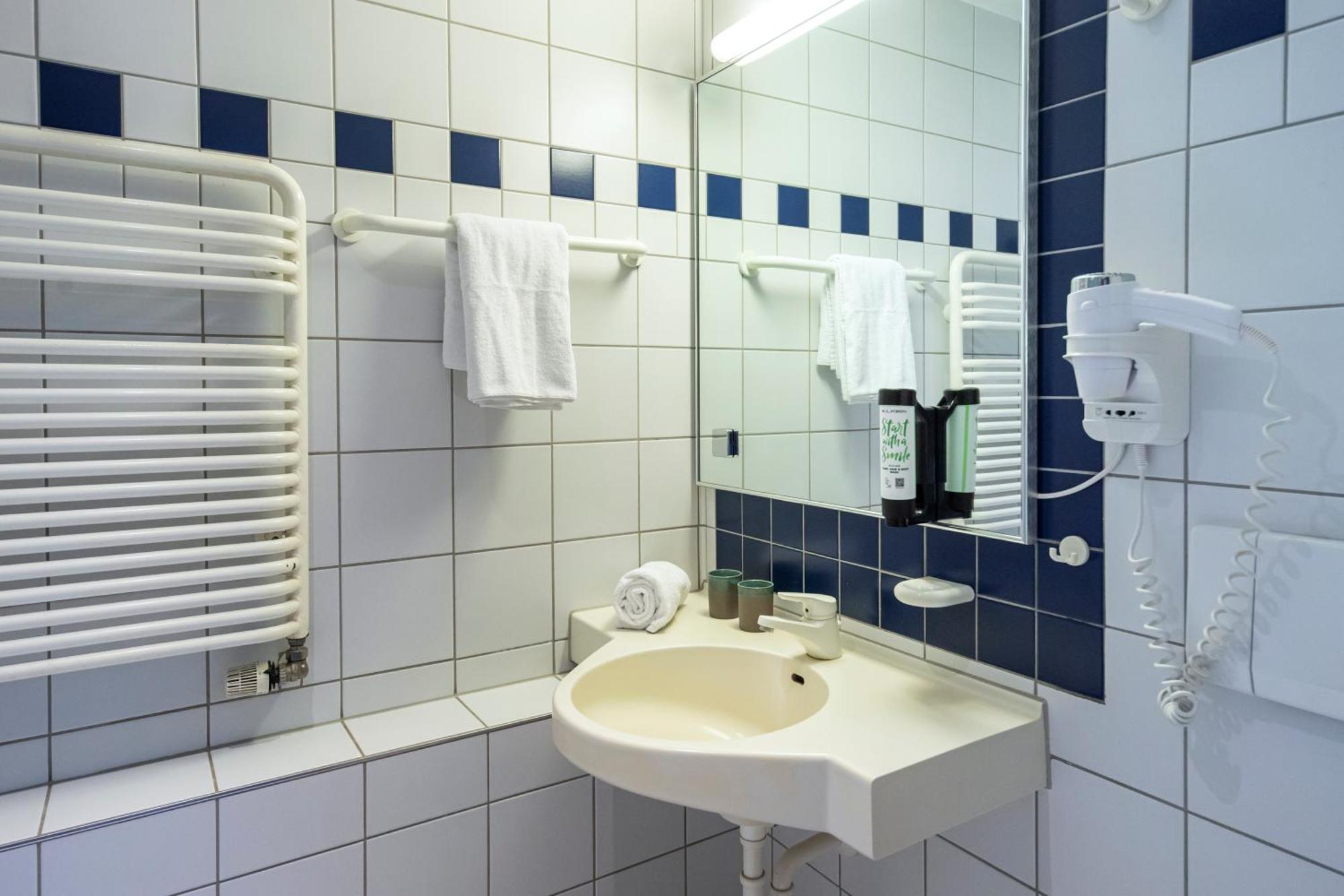 Roomingtons Karoli ヴァルトキルヒェン エクステリア 写真