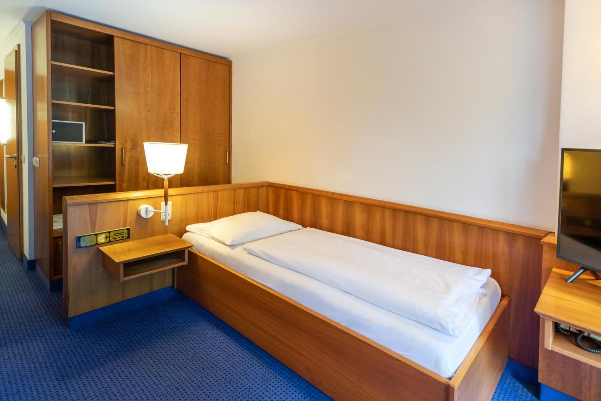 Roomingtons Karoli ヴァルトキルヒェン エクステリア 写真