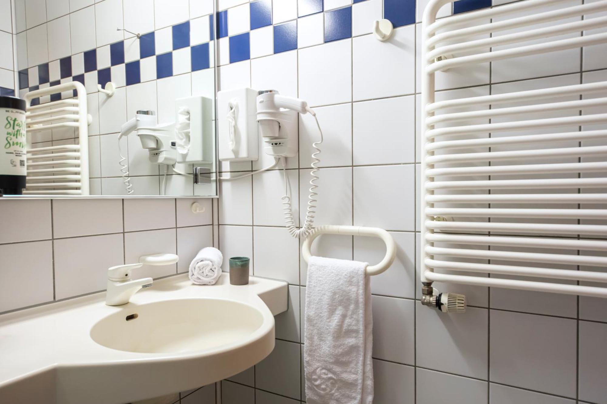 Roomingtons Karoli ヴァルトキルヒェン エクステリア 写真