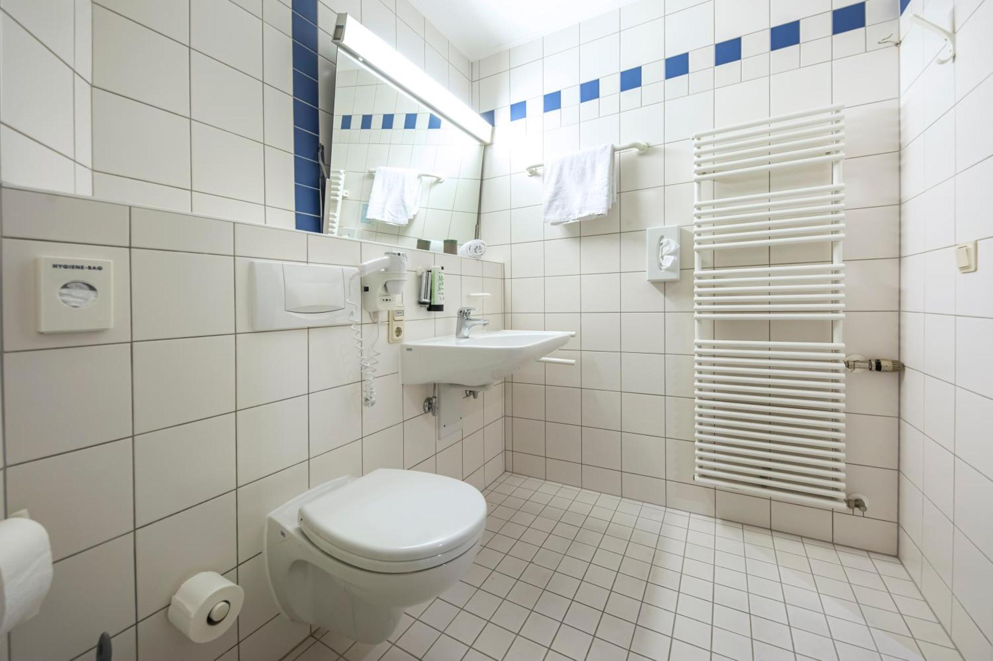 Roomingtons Karoli ヴァルトキルヒェン エクステリア 写真