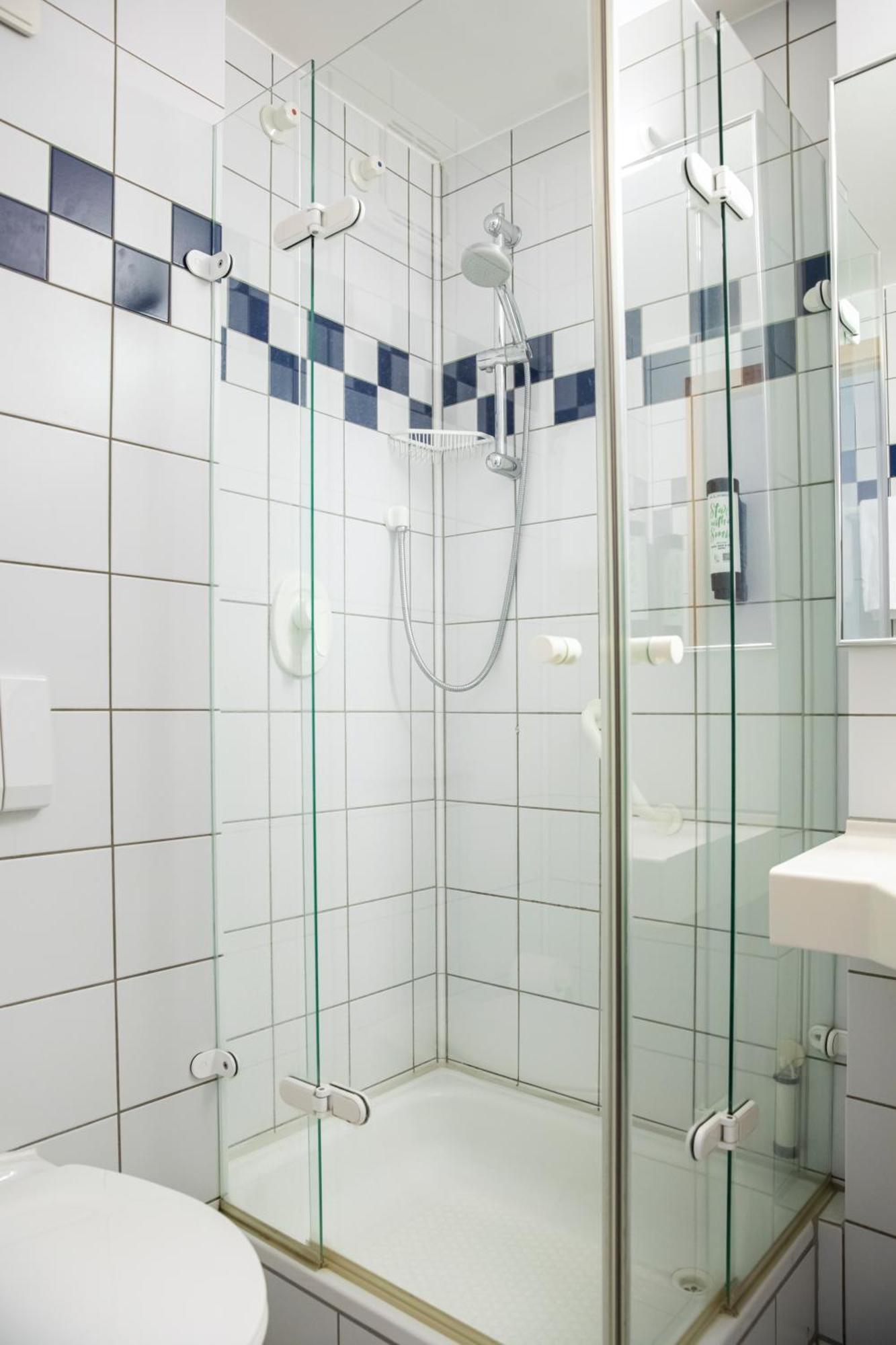 Roomingtons Karoli ヴァルトキルヒェン エクステリア 写真