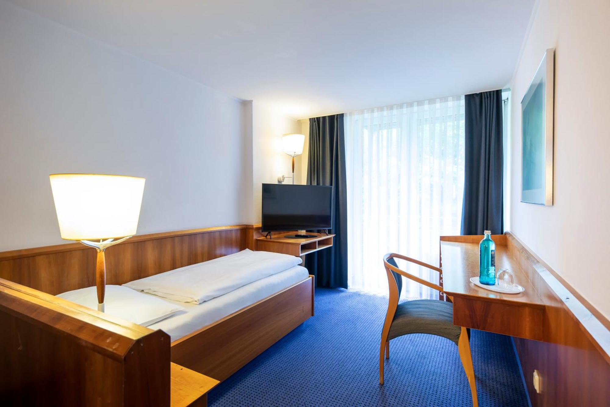Roomingtons Karoli ヴァルトキルヒェン エクステリア 写真