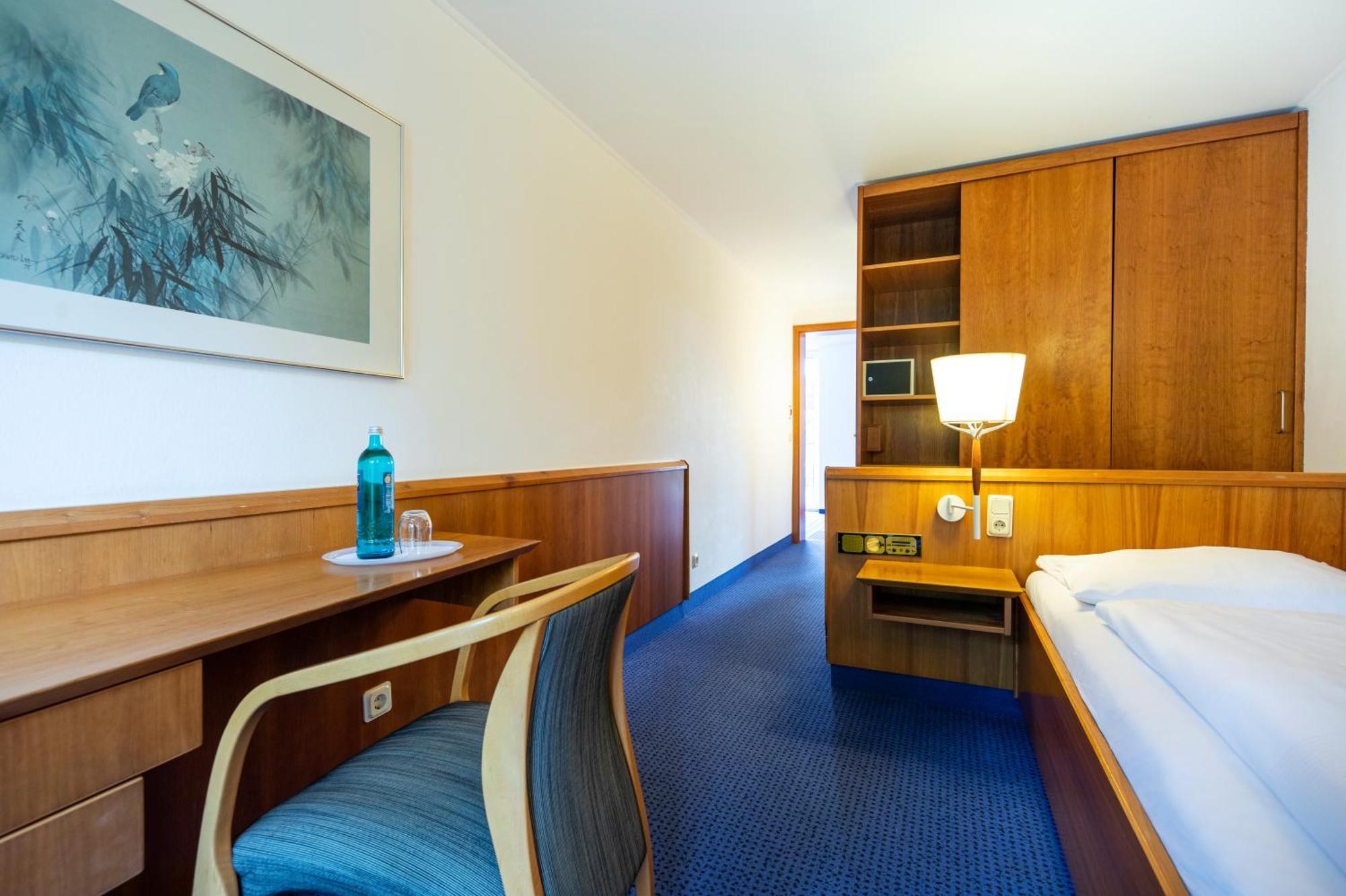 Roomingtons Karoli ヴァルトキルヒェン エクステリア 写真