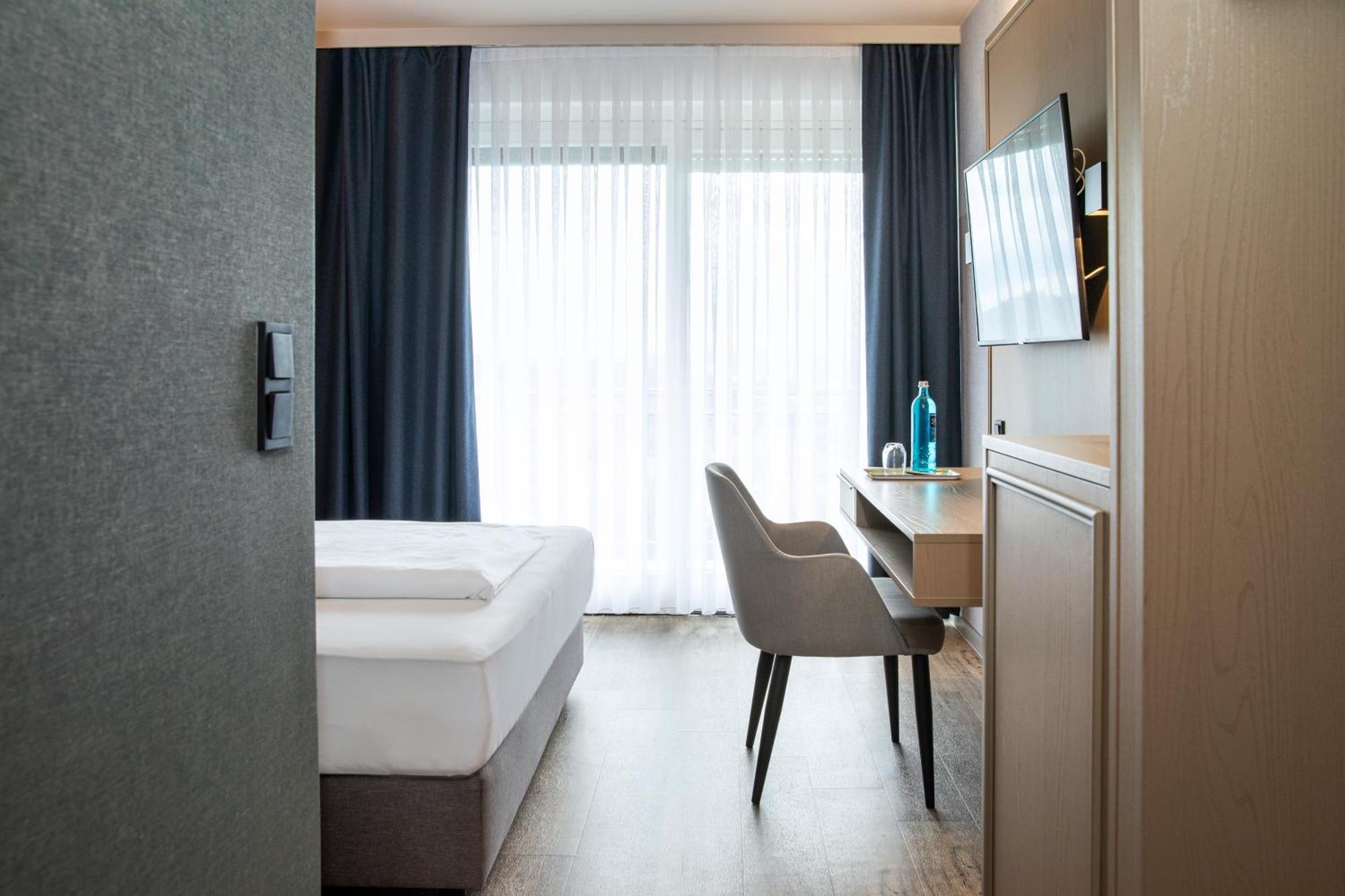 Roomingtons Karoli ヴァルトキルヒェン エクステリア 写真