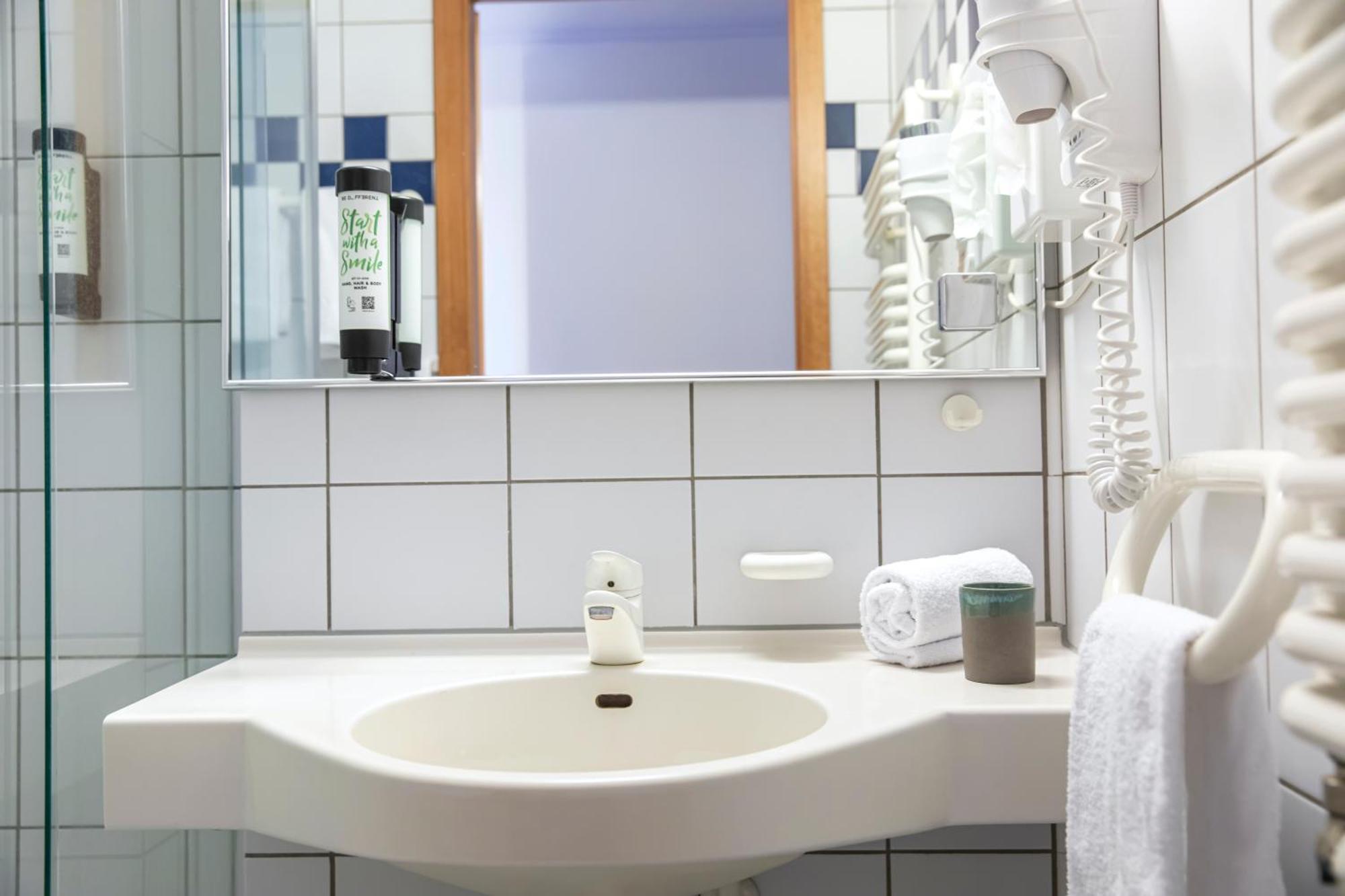 Roomingtons Karoli ヴァルトキルヒェン エクステリア 写真