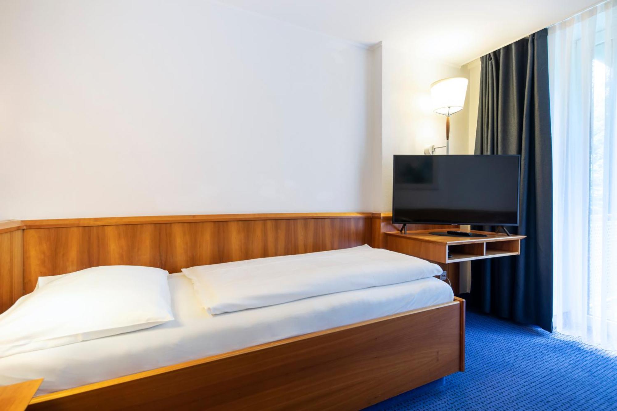 Roomingtons Karoli ヴァルトキルヒェン エクステリア 写真